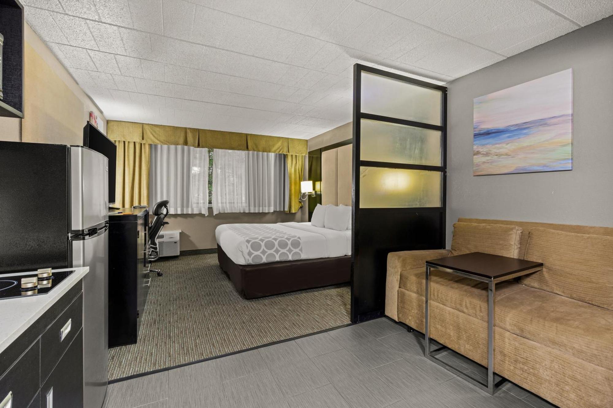 Hotel Suburban *
